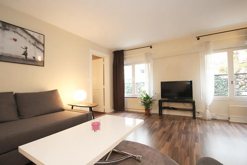 Saint-germain, Quai Voltaire Apartment